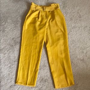 Cropped high waisted pant.